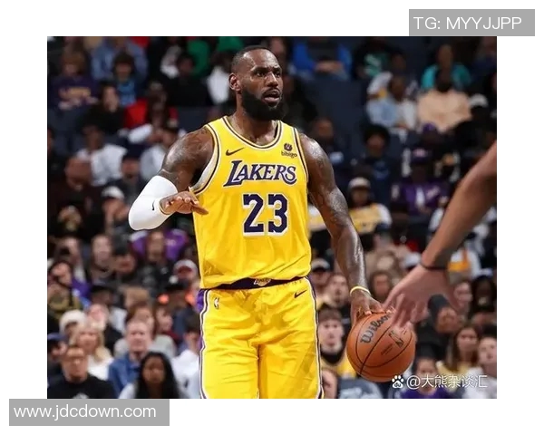 詹姆斯:篮球传奇的崛起与辉煌岁月的回顾与展望 詹姆斯:篮球传奇的崛起与辉煌岁月的回顾与展望