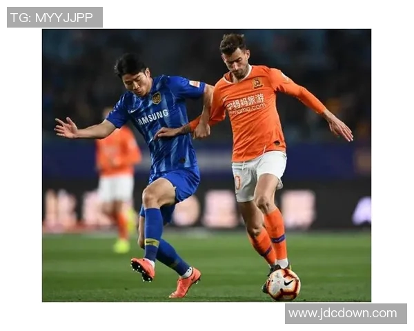 布朗尼带领青年队迎战强敌展现青春风采与竞技精神