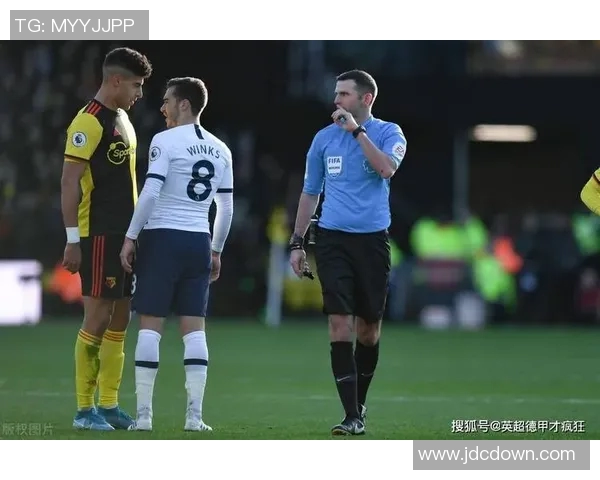 德国与意大利足球对决主裁判的执法风格与影响分析