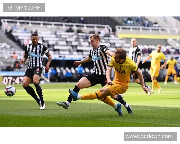 圣菲联合迎战飓风球队期待一场激烈的足球对决与精彩表现 圣菲联合迎战飓风球队期待一场激烈的足球对决与精彩表现