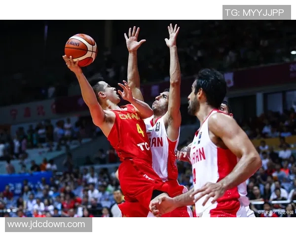 亚运男篮红队激战菲律宾队全力争胜展现团队实力与拼搏精神