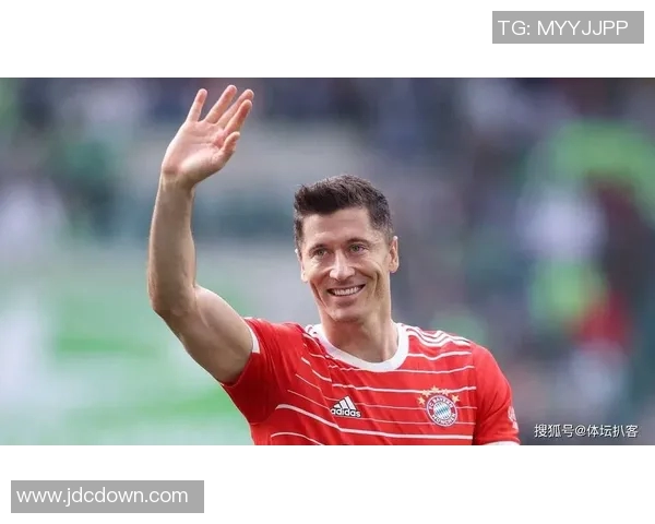 莱万再创辉煌赛季领衔球队争夺冠军荣耀与个人荣誉双丰收