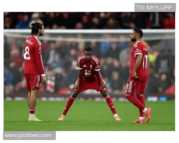 曼联赢得英超联赛第二场胜利，危害利物浦领跑位置