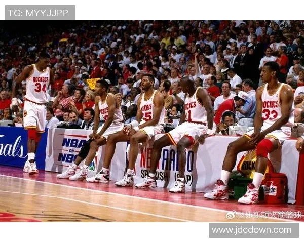 火箭队与纽约尼克斯的激烈对决展现篮球魅力与团队精神 火箭队与纽约尼克斯的激烈对决展现篮球魅力与团队精神